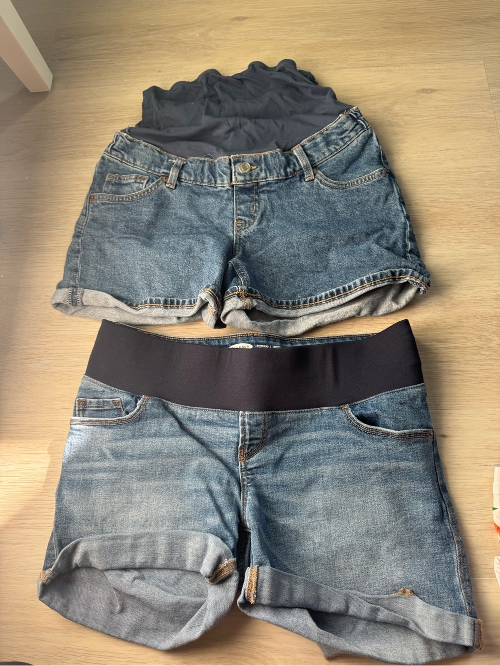 Maternity Denim Shorts with Stretch Panel - Blue